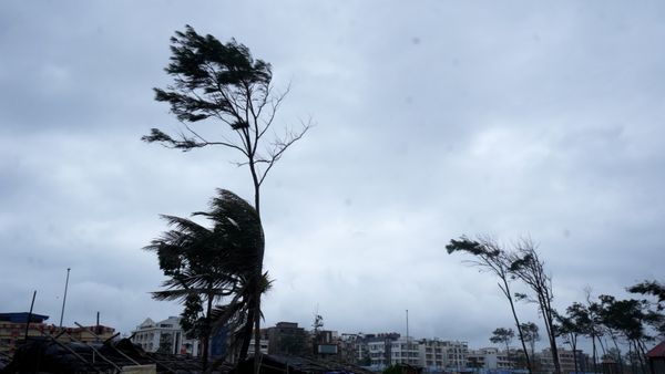 బంగాళాఖాతంలో ఆవర్తనం- భారీ వర్షాలు
