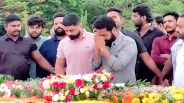 శిరస్సు వంచి.. సమాధికి ప్రణమిల్లి