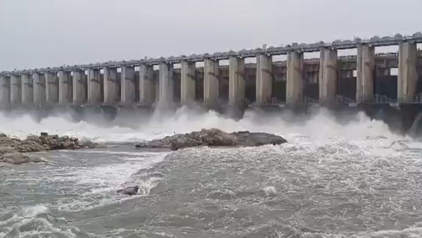 అక్కడ గేట్లు ఎత్తివేత- శ్రీశైలానికి భారీ వరద