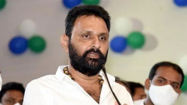 మాజీ మంత్రి కొడాలి నానికి లుక్ అవుట్ నోటీసులు జారీ