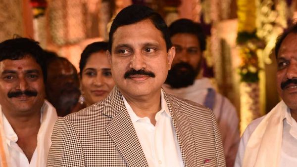 విదేశీ పర్యటనలో ఎమ్మెల్యే సుజనా చౌదరికి తీవ్రగాయం.. 