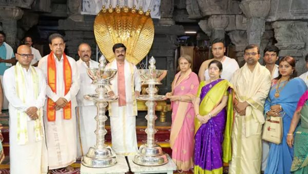 తిరుమల శ్రీవారికి భారీ కానుక ఇచ్చిన మైసూరు రాజమాత..