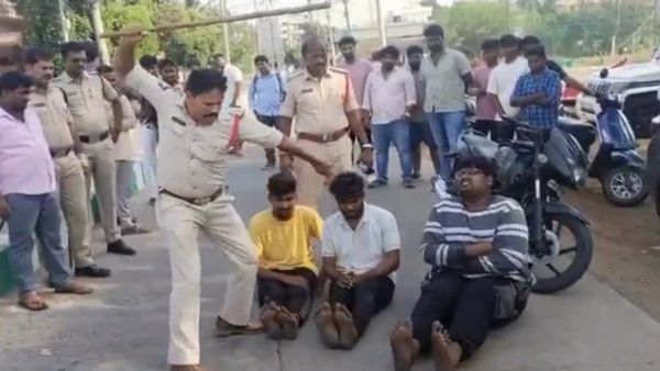 తెనాలిలో పోలీస్ లాఠీఛార్జ్ వీడియో వైరల్.. ఒకరు సస్పెండ్ !