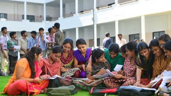 విద్యార్ధులకు తెలంగాణ ప్రభుత్వం షాక్.. వారికి ఫీజు రీయింబర్స్‌మెంట్‌ కట్..!