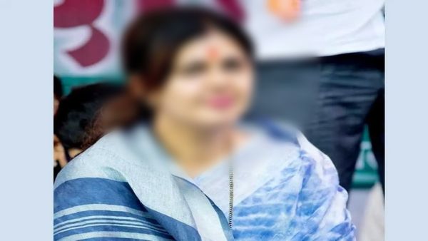 ముద్దు ఇస్తావా..? హగ్ ఇస్తావా..? ఆ మంత్రికి పాతికేళ్ల కుర్రాడు మెసేజ్ లు.. చివరికి