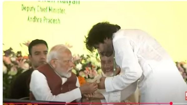  చంద్రబాబు సమక్షంలో పవన్ కు ప్రధాని మోదీ సర్ప్రైజ్ గిఫ్ట్..!!