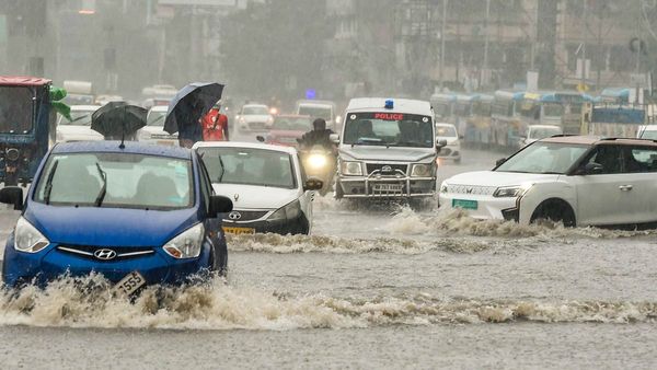 తెలుగు రాష్ట్రాలను తాకిన రుతుపవనాలు - నాలుగు రోజులు ఈ జిల్లాల్లో భారీ వర్షాలు..!!