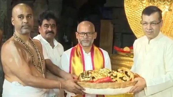  TTD: శ్రీవారి ఆలయానికి IPL టీం ఓనర్ రూ 10 కోట్ల విరాళంతో ..!!