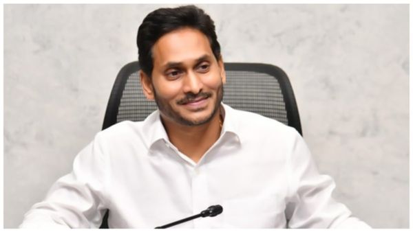 లిక్కర్ స్కాంపై నోరు విప్పిన జగన్..!  తన కేసు నుంచి బయటపడేందుకే ?  సాయిరెడ్డిపై కీలక వ్యాఖ్యలు..!