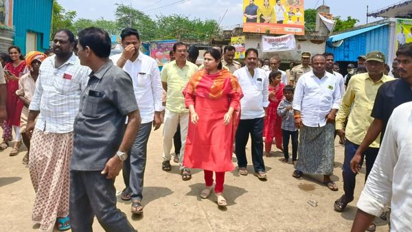 Bhuma Akhilapriya: కుప్పకూలిన భూమా అఖిలప్రియ..! ఆస్పత్రికి తరలింపు..!