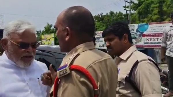 Ambati Rambabu: అంబటి రాంబాబుకు పోలీసుల షాక్..!  భయపడాలా అని మాజీ మంత్రి ప్రశ్న..!
