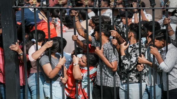 బెంగళూరు తొక్కిసలాట ఘటనలో బిగ్ షాట్స్ అవుట్