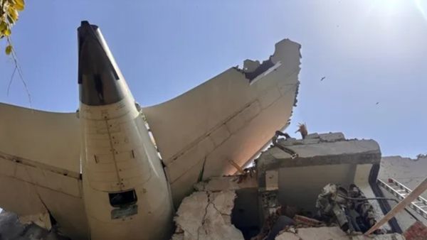 మెడికల్ కాలేజీ మెస్ పై కూలిన ఫ్లైట్- భోజన సమయం కావడంతో కిటకిట- మృతుల సంఖ్య భారీగా?