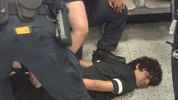 తేడా వస్తే దబిడి దిబిడే..! భారతీయ విద్యార్ధిపై దాడిని సమర్ధించుకున్న అమెరికా ..!