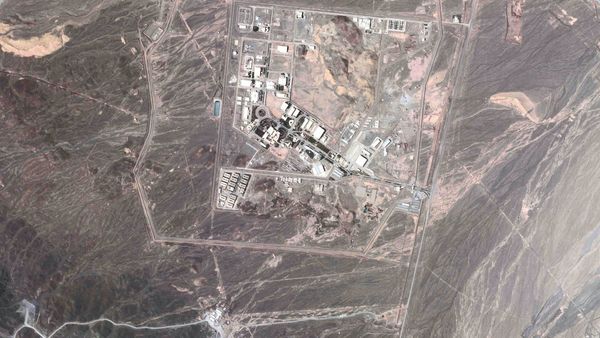 Iran Israel War: ఇజ్రాయెల్ దాడుల ఎఫెక్ట్.. నటాంజ్ అణు కేంద్రంలో రేడియేషన్ 