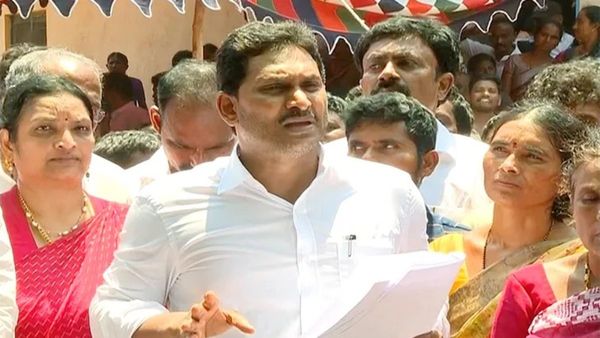 పల్నాడుకు బయల్దేరిన జగన్, చివరి నిమిషంలో..!!