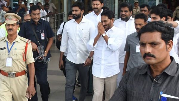 జగన్ భద్రతపై కేంద్ర ఇంటలిజెన్స్ కీలక నివేదిక..!!