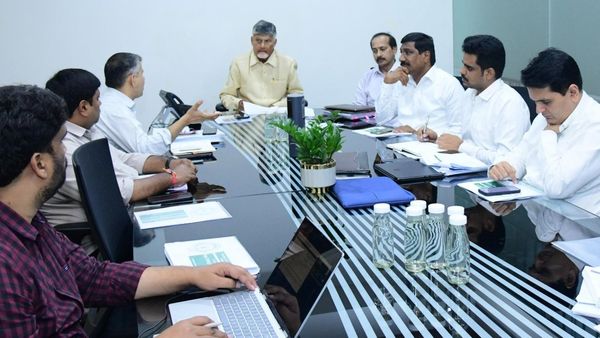 వచ్చే ఏడాదికి 4 పోర్టులు, 4 హార్బర్లు సిద్ధం చేయాలి - ఏపీ సీఎం