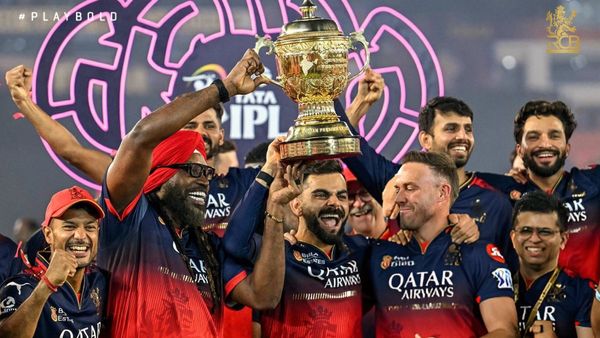 ఆర్సీబీ విక్టరీపై బన్నీ ఇంట్లో సెలబ్రేషన్స్.. ఫ్యాన్స్ బాయ్ మూమెంట్ !