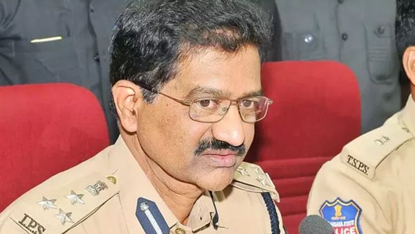 ఎట్టకేలకు హైదరాబాద్ చేరుకున్న SIB మాజీ చీఫ్ ప్రభాకర్‌రావు.. ఎంక్వైరీ టైమ్ !
