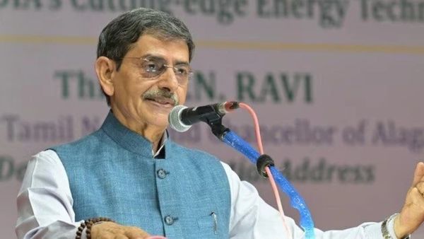 తమిళనాడు గవర్నర్ వీడియో వైరల్.. ఈ వయసు లోనా !