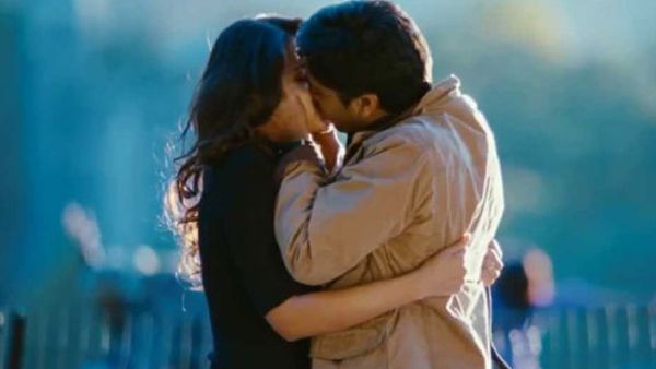 హీరోయిన్ పెదవి రక్తం వచ్చేలా కొరికిన స్టార్ హీరో..హీరోయిన్ ఏం చేసిందో తెలుసా..?