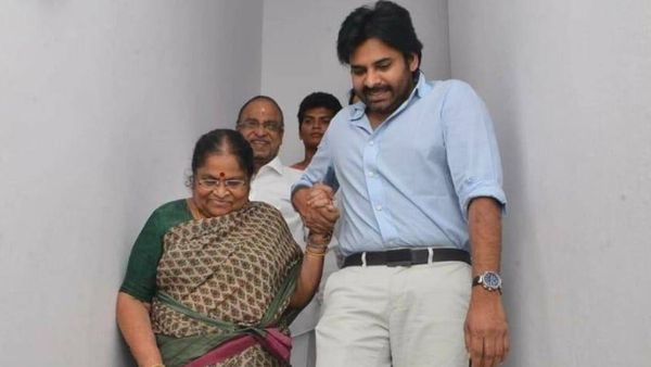 పవన్ తల్లికి అనారోగ్యం- కేబినెట్ మధ్యలో హుటాహుటిన హైదరాబాద్ కు..!