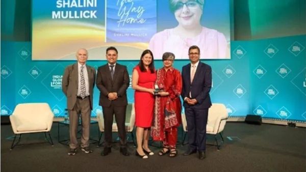 తొలి ఆర్చర్ అమిష్ సాహిత్య అవార్డు విజేత షాలిని ముల్లిక్..!!