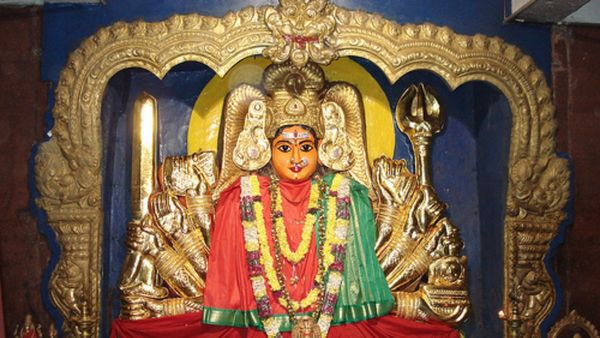 భద్రకాళీ అమ్మవారికి బంగారు బోనం.. చరిత్రలో తొలిసారి.. కానీ 