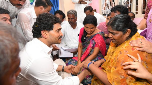  కోర్టుల పనీ పోలీసులే చేస్తారా ?  రోడ్డుపై కొట్టి రౌడీ షీట్లా ? తెనాలిలో జగన్ విమర్శలు..!
