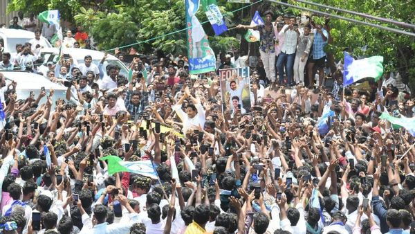 తెనాలిలో జగన్ కు నిరసన సెగ-రచ్చ రచ్చ..!