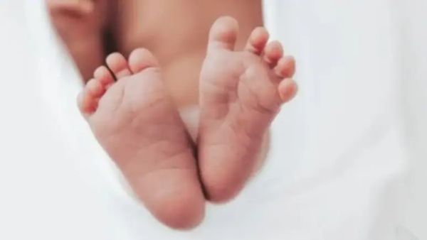 ఎయిర్ ఇండియా విమానంలో అద్భుతం.. బిడ్డకు జన్మనిచ్చిన మహిళ