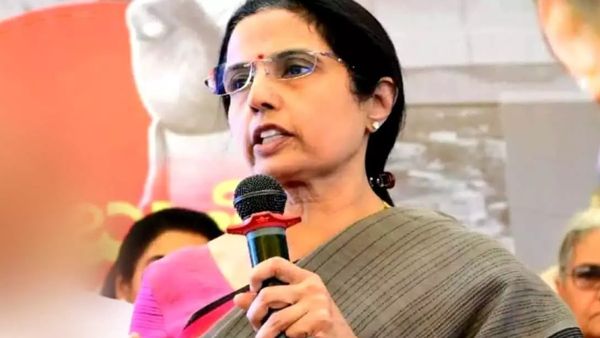 వివాదాల వేళ.. తెరపై నారా భువనేశ్వరి!!