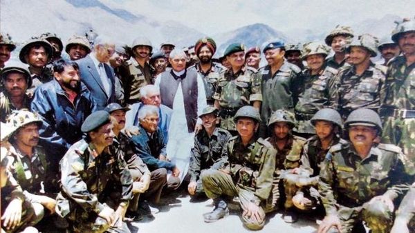 మిన్ను విరిగి మీద పడ్డా.. వెన్ను చూపని BSF: జవాన్ల ధైర్య సాహసాలకు సెల్యూట్