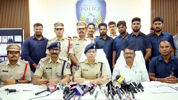 సరోగసి పేరుతో చైల్డ్ ట్రాఫికింగ్.. 90వేలకు శిశువును కొని 40లక్షలకు అమ్మకం!