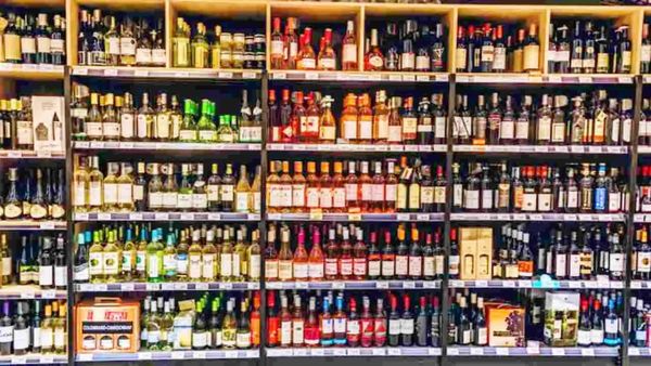 తెలంగాణలో మందు బాబులకు పండగే.. ఇకపై ప్రతి 5 కి.మీ ఒక ..