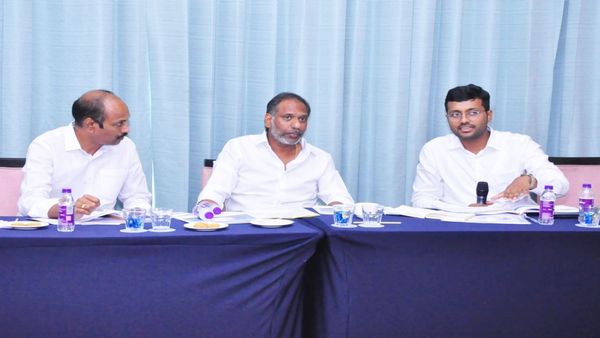 వ్య‌వ‌సాయ మోటార్ల‌కు స్మార్ట్ మీట‌ర్లు ఉండ‌వు: మంత్రి గొట్టిపాటి