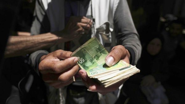 లీటర్‌ పెట్రోల్‌ రూ.2వేలు.. కేజీ చక్కెర రూ.7వేలు.. ఎక్కడో తెలుసా..?