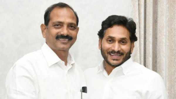 వైసీపీ దుస్ధితికి కారణం వాళ్లే..! జగన్ తో వైసీపీ మాజీ ఎమ్మెల్యే షాకింగ్..!