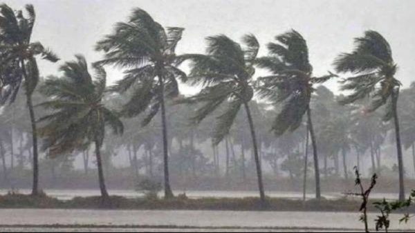 బంగాళాఖాతంలో అల్పపీడన ద్రోణి- ఏపీకి వర్షాలు