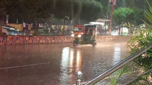 ద్రోణి ప్రభావంతో ఏపీలో భారీ వర్షాలు