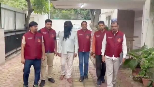 వీడు మామూలోడు కాదు భయ్యా..! 24 ఏళ్ల పాటు పోలీసులకు చుక్కలు.. చివరికి