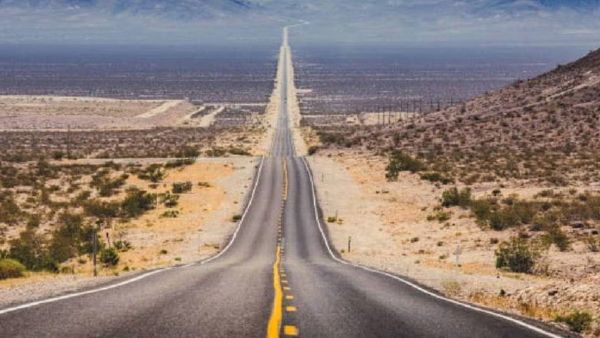 నో యూ టర్న్స్.. నో కర్వ్స్: వేల కిలోమీటర్ల హైవే- అడ్వెంచర్ ట్రావెలర్స్ కు స్వర్గధామం