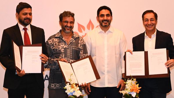 ఒప్పించిన నారా లోకేష్: ఆ టూర్ తో సత్ఫలితాలు