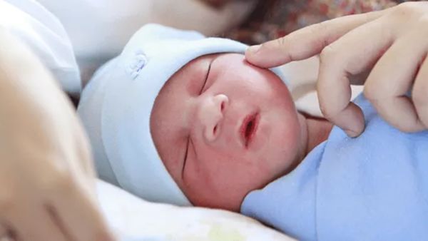 సర్కారు బంపర్ ఆఫర్.. మూడో బిడ్డను కంటే 12 లక్షలు