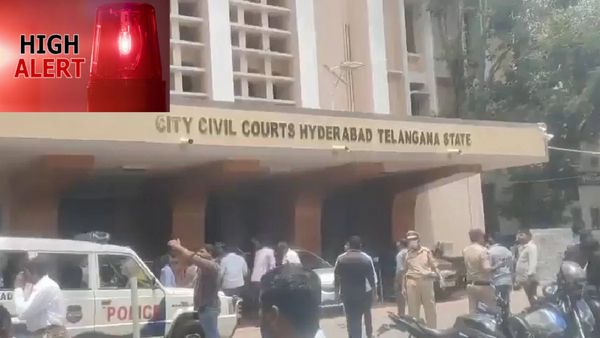 హైదరాబాద్‌లో హై అలర్ట్.. నాలుగు చోట్ల బాంబు కలకలం !