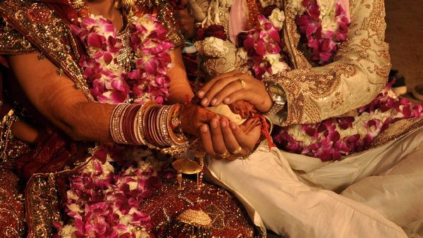 భార్య ఉండగానే లవర్‌ని పెళ్లి చేసుకున్న హీరో.. ఆమె 6 నెలల గర్భవతి కూడా !