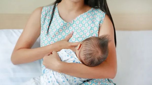 వాట్ అన్ ఐడియా మేడం.. చనుబాలు అమ్ముతూ లక్షల్లో సంపాదన !