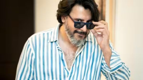  ఈ స్టార్ హీరో ఎవరో గుర్తు పట్టారా..?  ఒకప్పుడు అమ్మాయిల డ్రీమ్ బాయ్