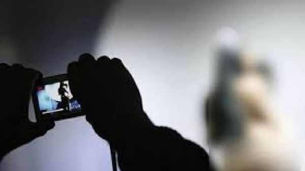 అమ్మాయిల నగ్న వీడియోలు తీసి..ఇన్ఫోసిస్‌ ఆఫీస్‌లోనే